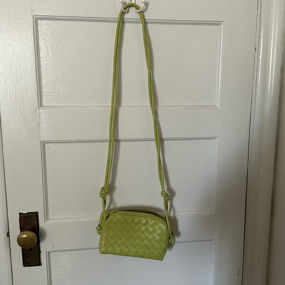 Woven crossbody bag - Picture 2 of 5